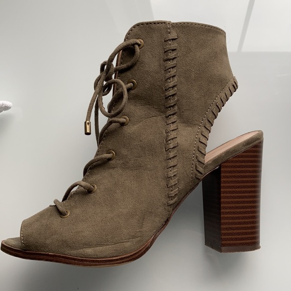 Cute army green lace up heels, open front, zipper on side! Size 7.5 & from DSW - Picture 4 of 5